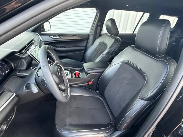 2024 Jeep Grand Cherokee L Altitude 4x2