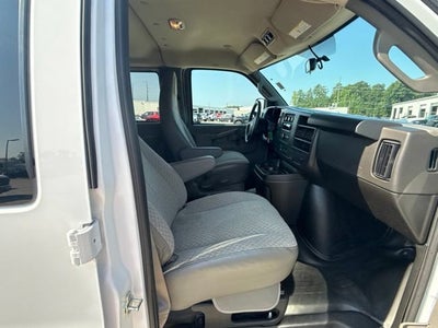 2025 Chevrolet Express Passenger 1LS