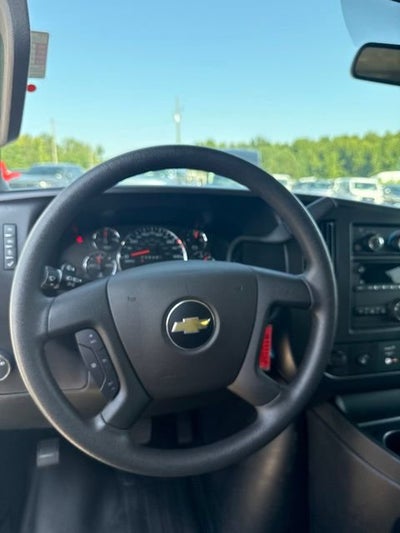 2025 Chevrolet Express Passenger 1LS