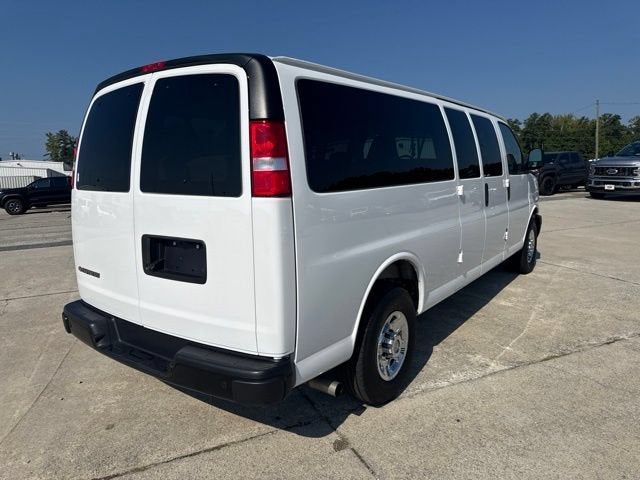 2025 Chevrolet Express Passenger 1LS