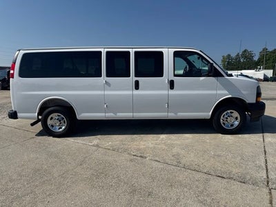 2025 Chevrolet Express Passenger 1LS