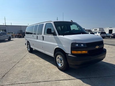 2025 Chevrolet Express Passenger 1LS