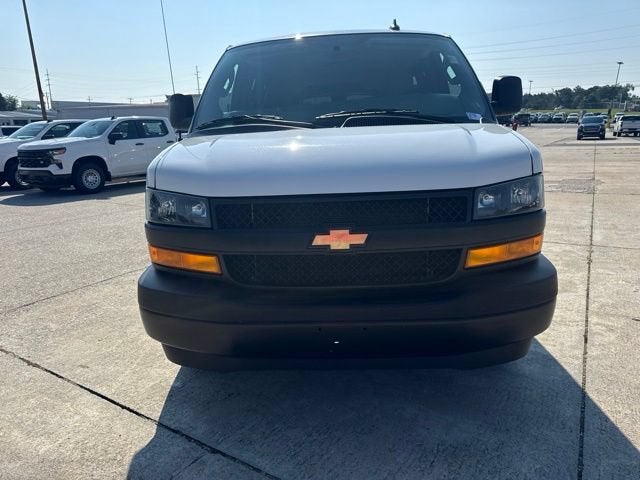 2025 Chevrolet Express Passenger 1LS