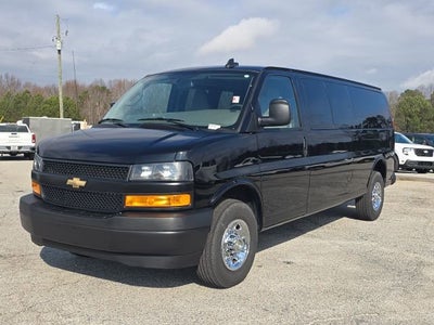 2025 Chevrolet Express Passenger 3500 1LS