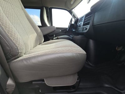 2025 Chevrolet Express Passenger 3500 1LS