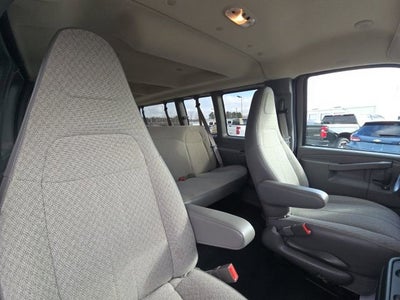 2025 Chevrolet Express Passenger 3500 1LS