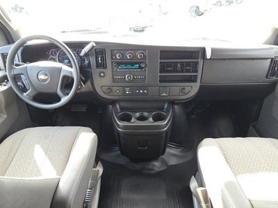 2025 Chevrolet Express Passenger 3500 1LS
