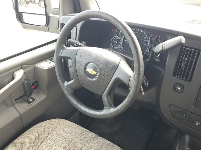 2025 Chevrolet Express Passenger 3500 1LS