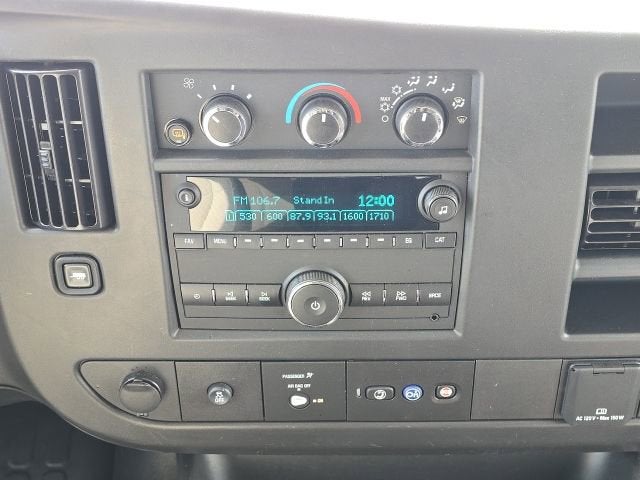 2025 Chevrolet Express Passenger 3500 1LS