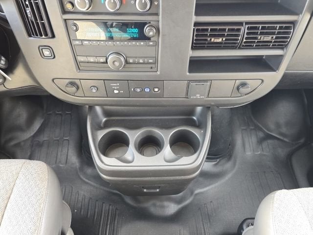 2025 Chevrolet Express Passenger 3500 1LS