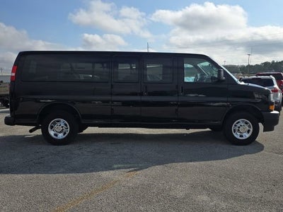 2025 Chevrolet Express Passenger 3500 1LS