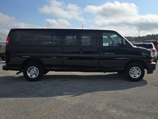 2025 Chevrolet Express Passenger 3500 1LS