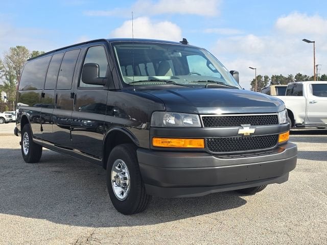 2025 Chevrolet Express Passenger 3500 1LS