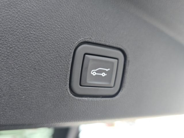 2024 Cadillac LYRIQ Luxury 1