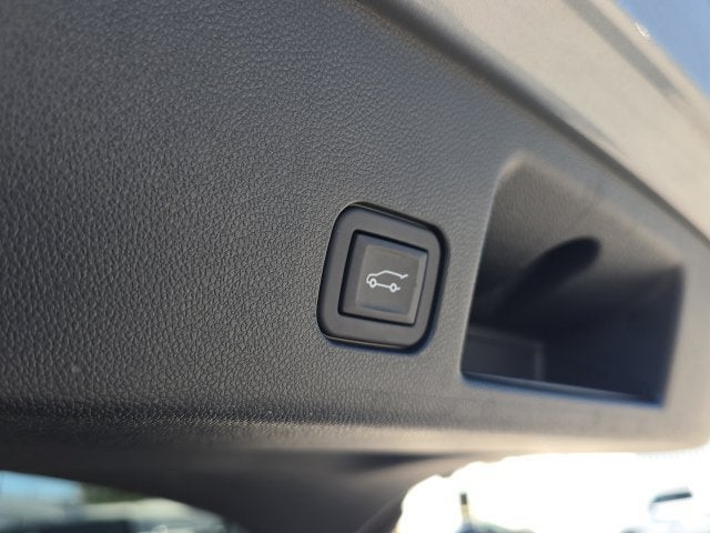 2024 Chevrolet Equinox EV Launch Edition - Photo 12