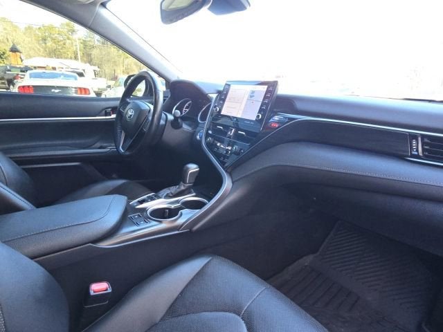 2022 Toyota Camry Hybrid XLE