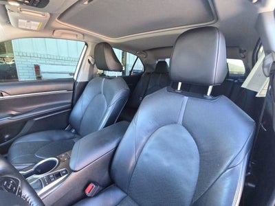 2022 Toyota Camry Hybrid XLE