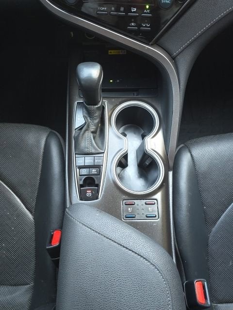 2022 Toyota Camry Hybrid XLE