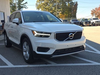 2020 Volvo XC40 Momentum