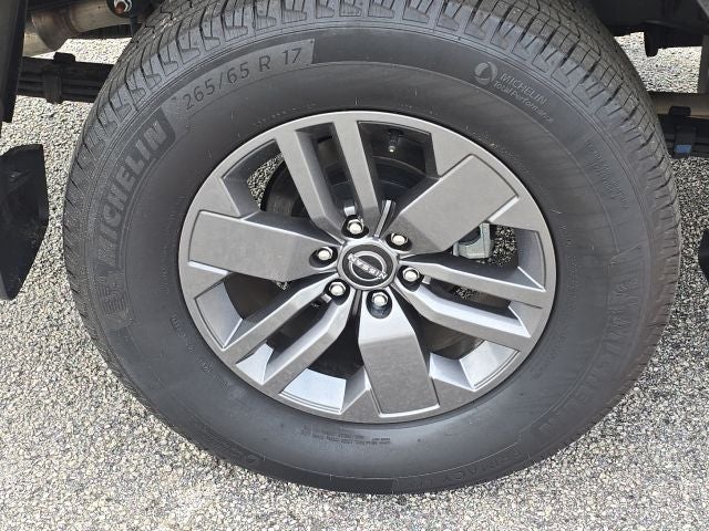 2025 Nissan Frontier SV