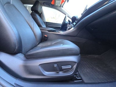 2022 Toyota Camry Hybrid XLE