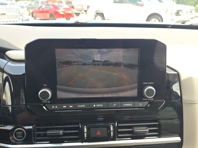 2023 Nissan Pathfinder SV