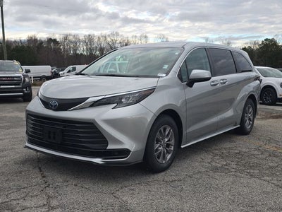 2024 Toyota Sienna LE 8 Passenger