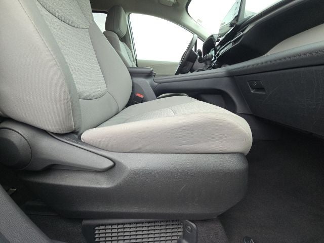 2024 Toyota Sienna LE 8 Passenger