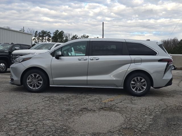 2024 Toyota Sienna LE 8 Passenger