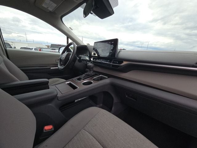 2024 Toyota Sienna LE 8 Passenger