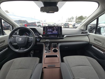 2024 Toyota Sienna LE 8 Passenger