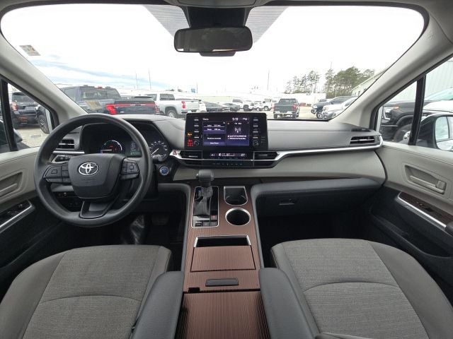 2024 Toyota Sienna LE 8 Passenger