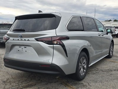 2024 Toyota Sienna LE 8 Passenger