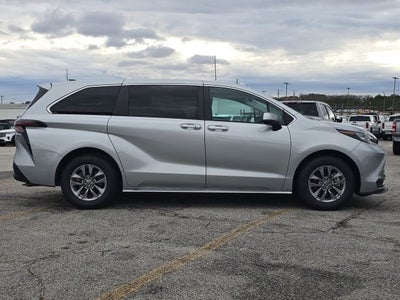 2024 Toyota Sienna LE 8 Passenger