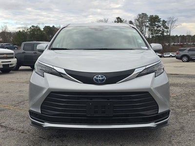 2024 Toyota Sienna LE 8 Passenger