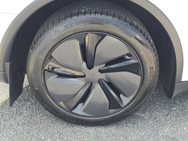 2026 Tesla Model Y Base
