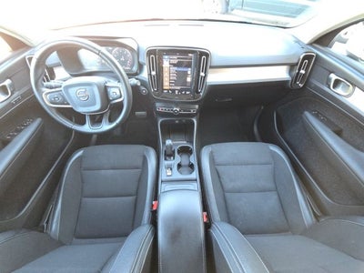 2020 Volvo XC40 Momentum