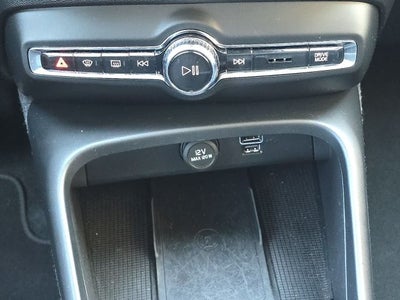 2020 Volvo XC40 Momentum