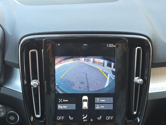 2020 Volvo XC40 Momentum